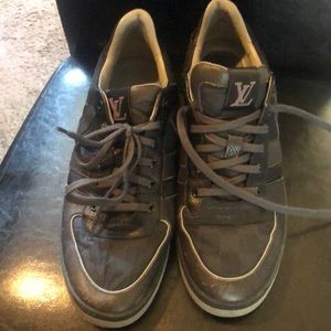 Men’s size 8/12 Louis Vuitton Sneaker